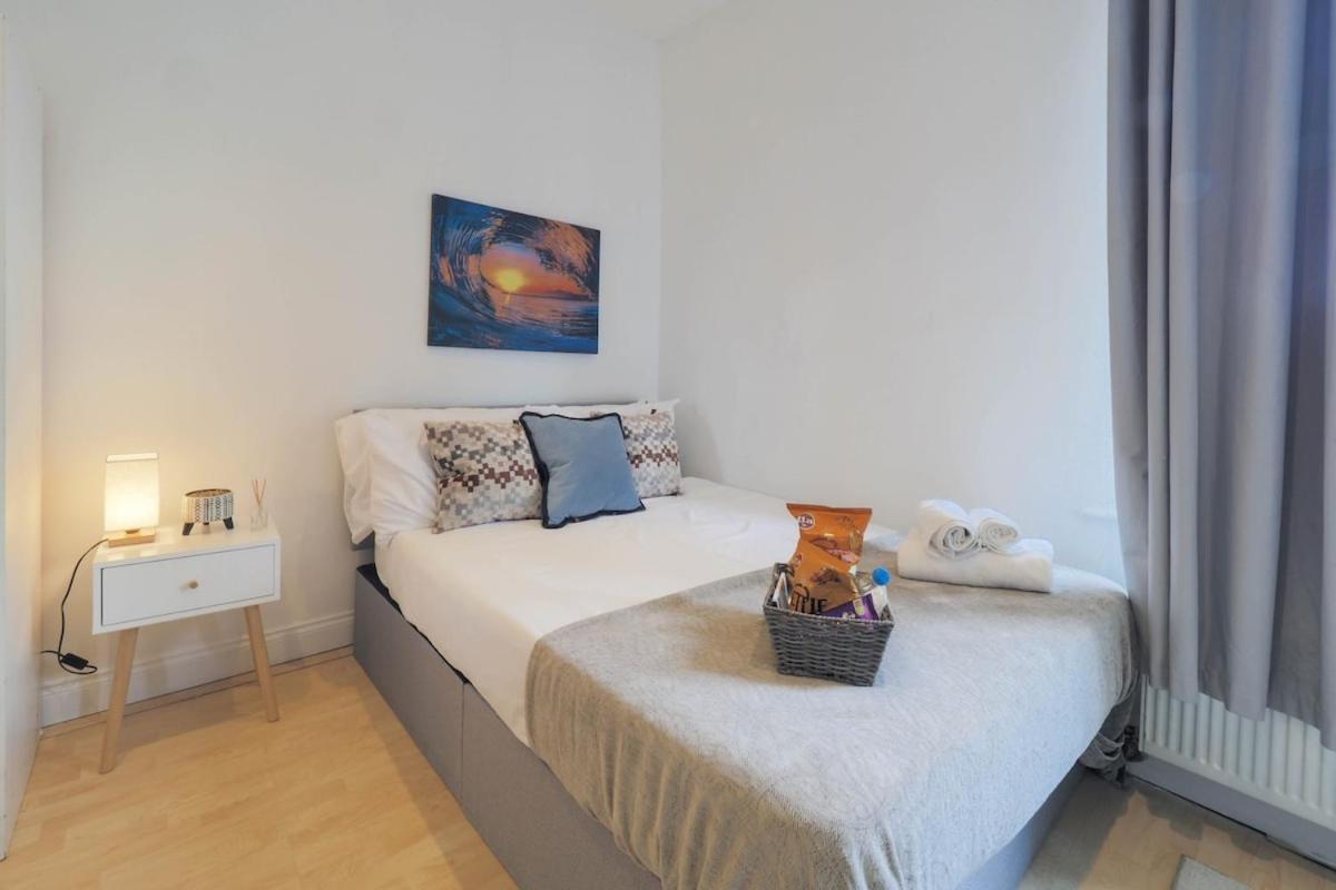 Appartamento S4 Cozy Full Modern In Kilburn With Kitchen Londra